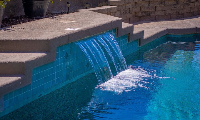 Yuma House | Yuma Sunshine House l 4 mi. to Col. River! POOL w/slide! Sleeps 10! 4B/2B