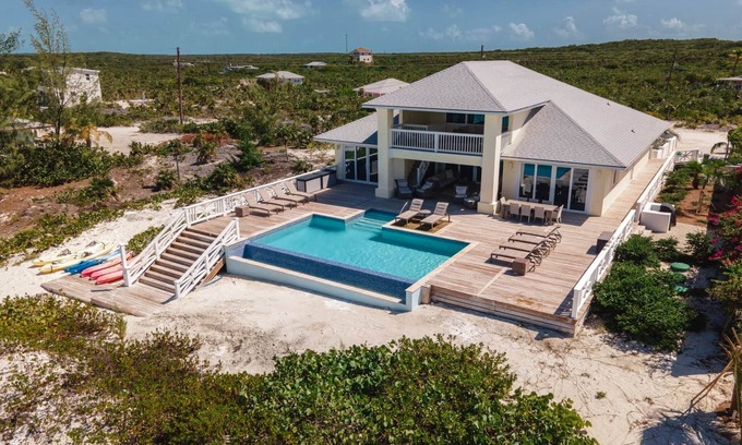 William's Town Villa | Yumey Sands Villa: 4-Bedroom Oceanfront Retreat