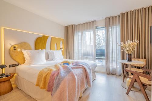 Levallois-Perret Apartment | Elegant Yuna Porte-Maillot - 4-Star ApartHotel with Breakfast