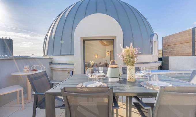 Quartier de la Plaine-de-Monceaux Apartment | Premier Stay at Yuna Porte Maillot - ApartHotel, 4-Star Comfort
