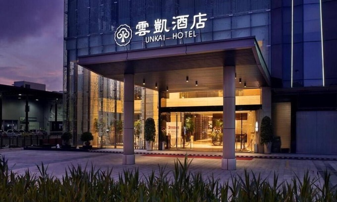 Baiyun Hotel | Relax at Yunkai Hotel: 4-Star Stay with Pool & Spa