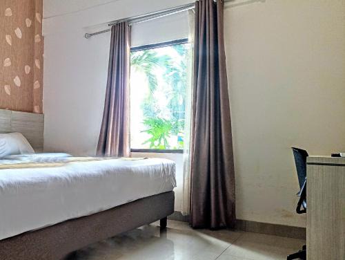 Bandar Lampung Hotel | Budget-Friendly Yunna Express with Breakfast & Family Amenities