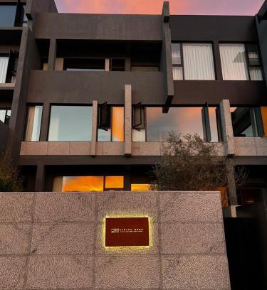Downtown Shanghai Apartment | Convenient Stay at Shanghai Hills & XING 1772 Near Metro