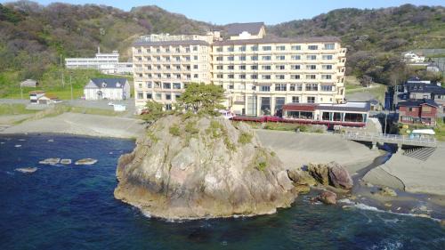 Tsuruoka Hotel | Experience Comfort at Yura Onsen Yaotome with Ocean Views