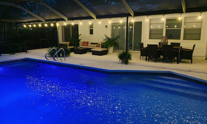 Citrus Park House | Yuri’s Pool House: Relaxing Retreat with Private Heated Pool