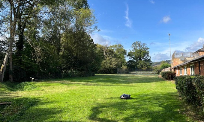 Dunton Green House | Kid-Friendly Comfort at Yu’s Guest House - Rated 8/10