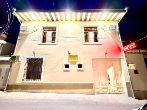 Samarkand House | Yusuf Gold House: Guest Rated 10/10 & Pet Friendly Stay