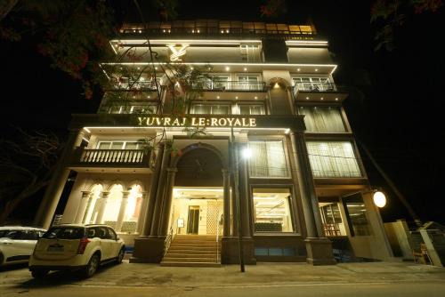 Mysore Hotel | Discover Yuvraj Le: Royale with Spa and Hot Tub Amenities
