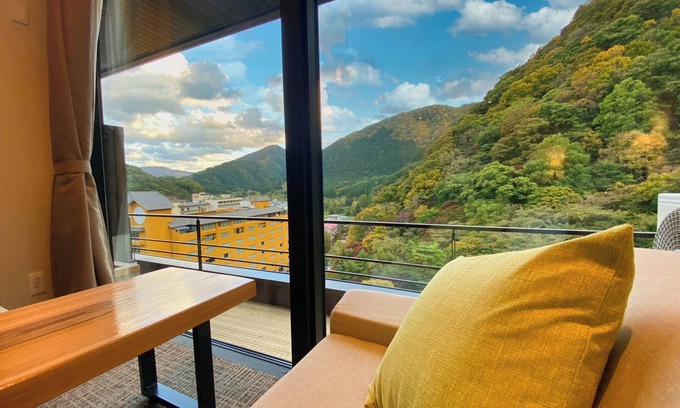 Kazuno House | Discover Yuze Hotel: Family-Friendly with Hot Tub and Kitchen