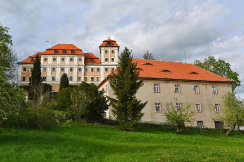 Valec Apartment | Discover Zámecká lesovna: Pet & Child-Friendly Retreat