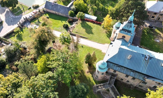 Holovousy Apartment | Charming Zámecký areál Holovousy: Pet Friendly Getaway