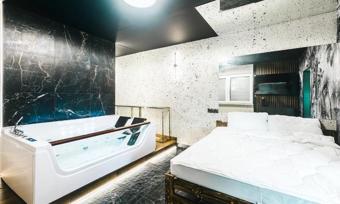 Siechnice Apartment | Family-Friendly Retreat at Złota Grota with Hot Tub