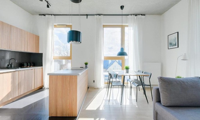 Wawer Apartment | Guest Rated 9.5: Family-Friendly Za Cafe Peron Getaway
