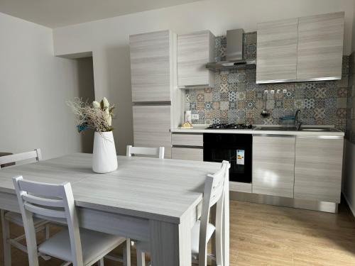 Fiumefreddo di Sicilia House | Za Nedda Home: Pet-Friendly Retreat with Spa & Hot Tub