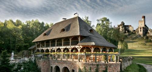 gmina Olsztyn Hotel | Historic Zabytkowy Spichlerz: Family-Friendly Retreat