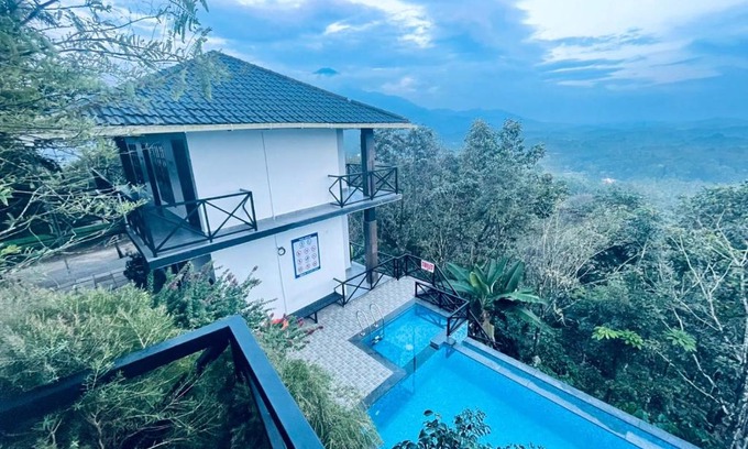 Vayittiri House | Budget-Friendly Escape at Zadokz Farmstay with Pool & Breakfast