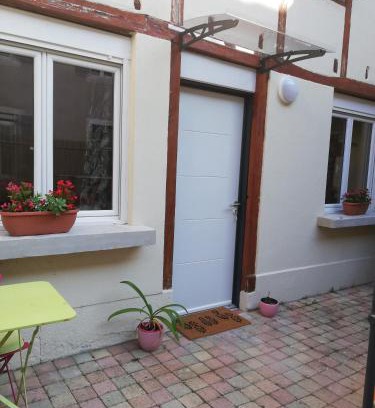 Plombiees-Les-Dijon Apartment | Family-Friendly Stay at Zahra Dor with Great Reviews