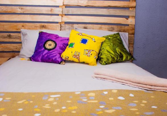 White River House | Comfortable Zaira Overnight Accommodation with Hot Tub Access