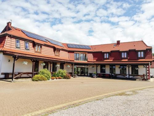 Gmina Godkowo Hotel | Pet-Friendly Zajazd Dolina Sadosiów with Family Amenities