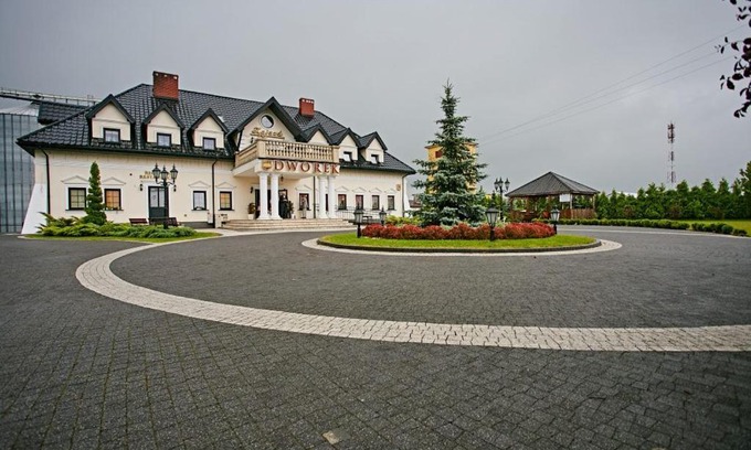 gmina Mircze Hotel | Welcoming Zajazd Dworek: Breakfast & Family-Friendly Stay