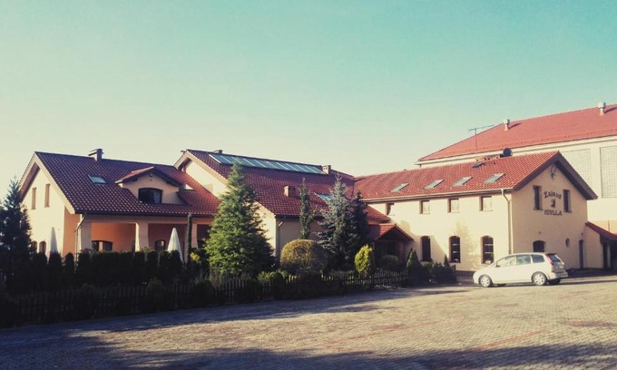 Sosnicowice Hotel | Idyllic Stay at Zajazd Idylla with Family-Friendly Amenities