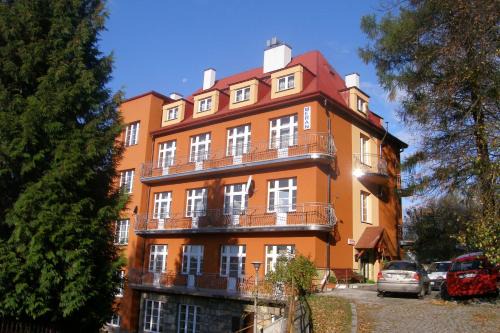 Krynica-Zdroj Hotel | Family-Friendly Escape at Zajazd Meran with Kitchen Access