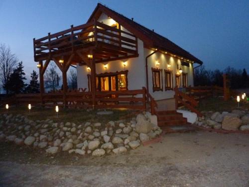 Milkow Bed & Breakfast | Pet-Friendly Zajazd Nad Rzeczką with Private Beach Access