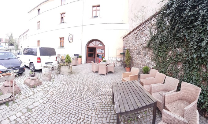 Bardo House | Cozy Stay at Zajazd Pod Złotym Gryfem with Restaurant & More