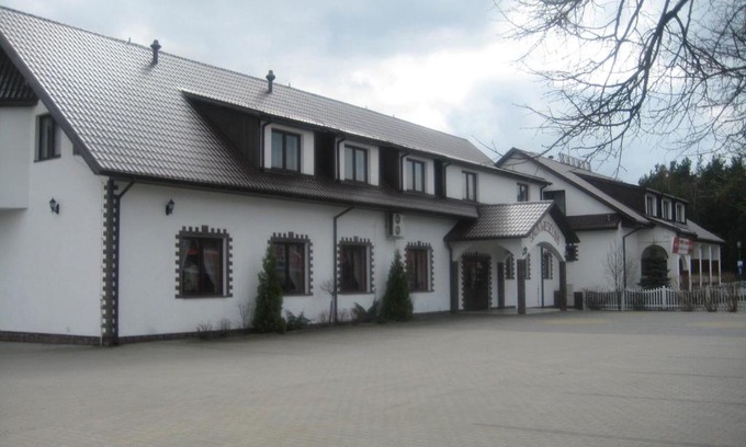 Ostrow Mazowiecka Hotel | Cozy Zajazd Skalny: Pet-Friendly Stay with Breakfast