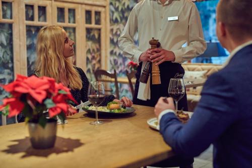 Zwierzyniec Hotel | Discover Zajazd Srebrna Gora: Family-Friendly Retreat