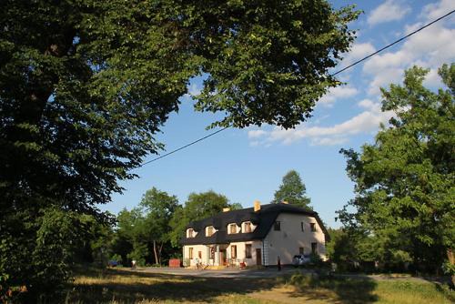 gmina Jozefow Hotel | Pet-Friendly Getaway at Zajazd Stok with Family Amenities