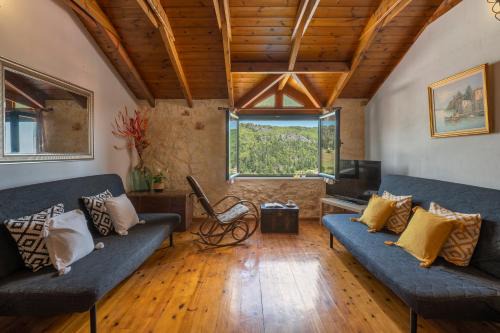 Koiliomenos Apartment | Discover Zakynthos: Easy Parking & Barbecue Patio Access