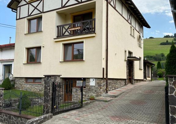 Cerveny Klastor House | Discover Zamagursky dom: Pet-Friendly Retreat with Spa & Pool