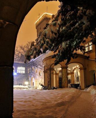 Otmuchow Hotel | Discover Zamek Otmuchów: Pet-Friendly with Breakfast Included