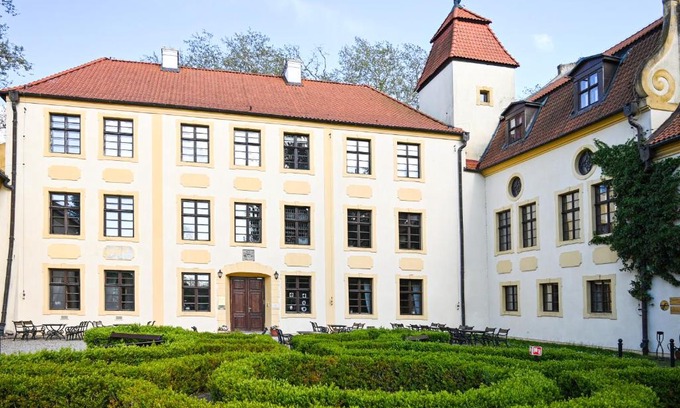 Krokowa Apartment | Idyllic Zamek w Krokowej: Pet-Friendly Retreat Awaits