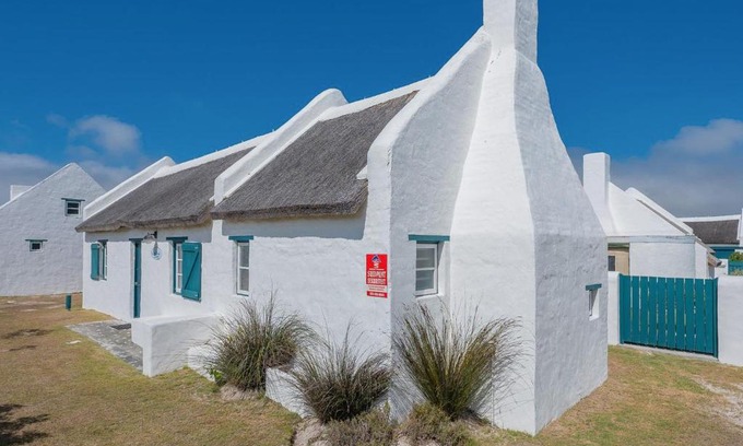 Struisbaai House | Welcoming Zandtorini Seaside Cottage - Guest Rated 9.8!
