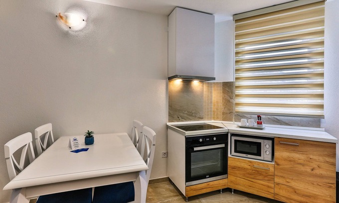 Velji Vinogradi Apartment | Recommended Zara Apartment: Oceanfront near Beach & Town
