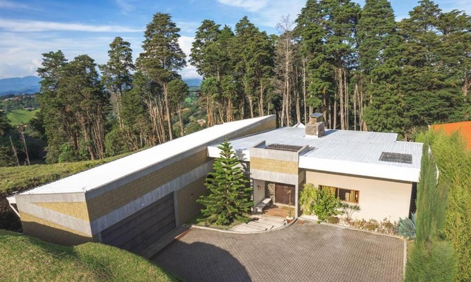 Alfaro Ruiz House | Zen Mountain Lodge in Zarcero: 4-Star Pet-Friendly Retreat