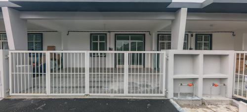 Gua House | ZARI Homestay Kamunting