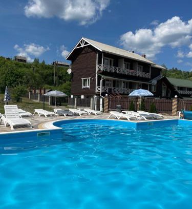 Slavske House | Experience Zarichna Lyks: Guest Rated 9.9 with Pool Access
