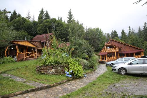 Pylypets Hotel | Discover Zarinok: Family-Friendly Hotel with Pool & Hot Tub