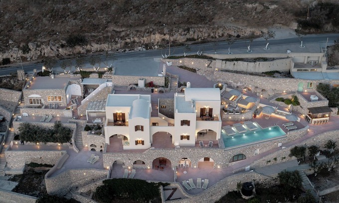 Santorini Villa | Indulge at Zatrikion Villas Santorini with Ocean Views