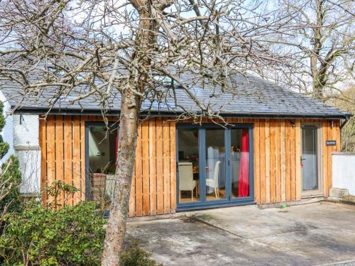 Copplestone House | Zeal Cottage: 5-Star Family Retreat with Perfect Ratings