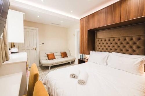 Zebbug House | Indulge in the Zebbuga Deluxe Suite - Guest Rated 8.2