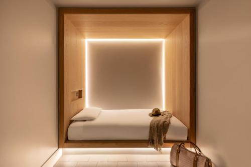 Soho Hotel | Convenient Zedwell Piccadilly Circus with Family-Friendly Amenities