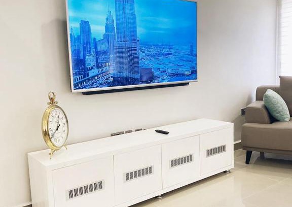 Abuja Apartment | Discover Zee’s Haven: Family-Friendly with a Pool Oasis
