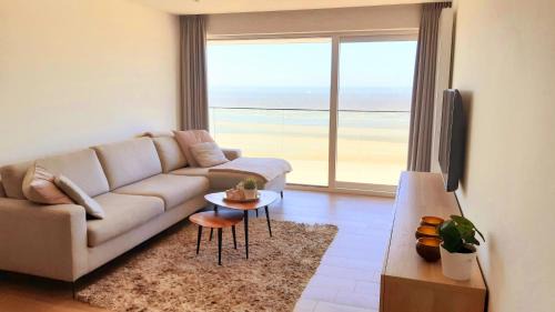 Nieuwpoort-aan-Zee Apartment | Oceanfront Retreat: Zeezicht Nieuwpoort - Excellent 9.3 Rating