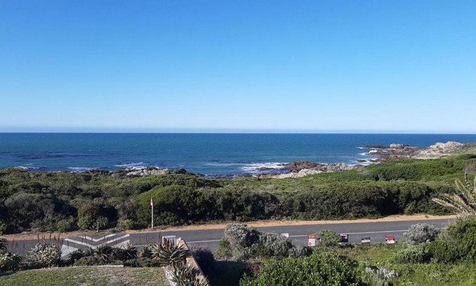 Kleinbaai Apartment | Oceanfront Zeezicht Guest Suite with Spectacular Views