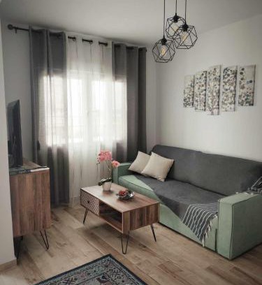 Nees Pagases Apartment | Family-Friendly Getaway at Zefi's House