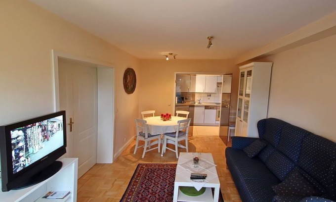 Tinnum Apartment | Scenic Ocean View Hotel - Family-Friendly Retreat